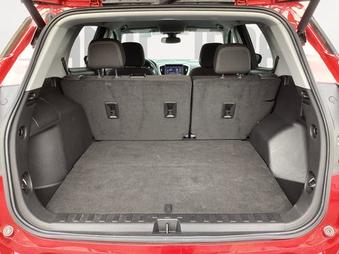 Used 2023 GMC Terrain SLE w/ Driver Convenience Package image 16