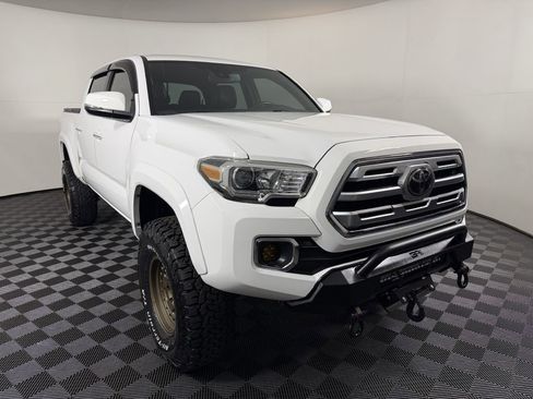 Used 2019 Toyota Tacoma Limited AWD/4WD image 3