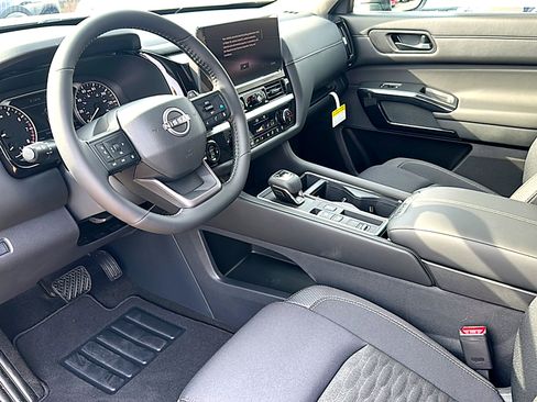 New 2026 Nissan Pathfinder SV image 9