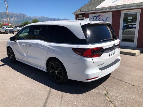 Used 2023 Honda Odyssey Sport image 3