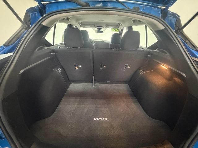 Used 2023 Nissan Kicks SR w/ Interior Electronics Package FWD image 10
