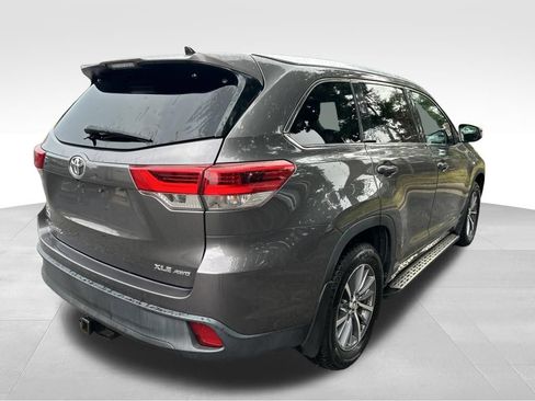 Used 2018 Toyota Highlander XLE AWD/4WD image 5