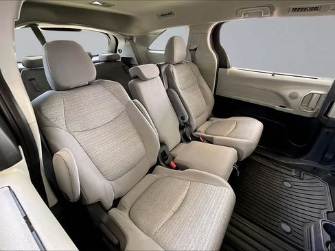 Used 2021 Toyota Sienna LE FWD image 22