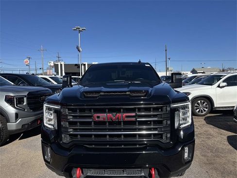 Used 2023 GMC Sierra 2500 AT4 image 2
