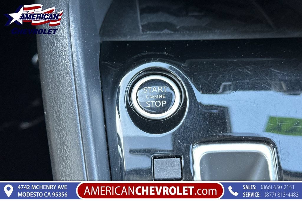 Used 2025 Nissan Versa SV FWD image 29