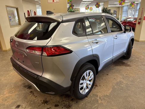 Used 2024 Toyota Corolla Cross L AWD/4WD image 9