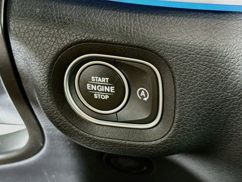 Used 2025 Mercedes-Benz GLS 450 4MATIC image 18