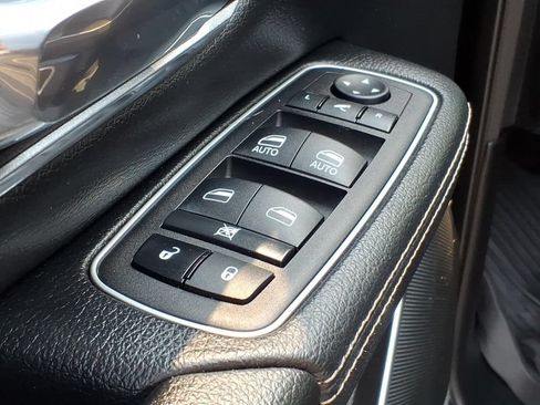 Used 2023 RAM 1500 Laramie AWD/4WD image 11