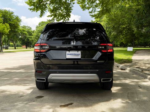 Used 2023 Honda Pilot Touring image 8