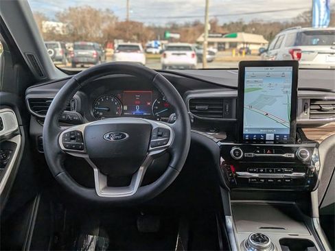 Used 2023 Ford Explorer Limited w/ Limited Technology Package image 30