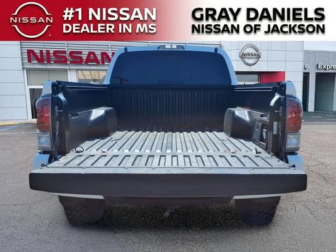 Used 2020 Toyota Tacoma TRD Off-Road w/ Advanced Technology Package AWD/4WD image 9