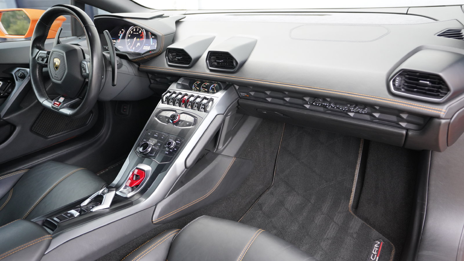 Used 2015 Lamborghini Huracan LP 610-4 AWD/4WD image 2