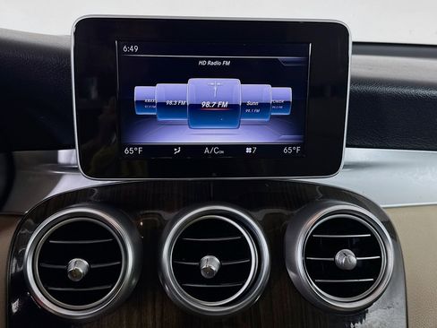 Used 2019 Mercedes-Benz GLC 300 w/ Parking Assistance Package image 17