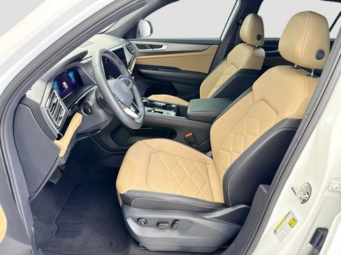 Used 2024 Volkswagen Atlas Cross Sport SE w/ Panoramic Sunroof Package AWD/4WD image 17
