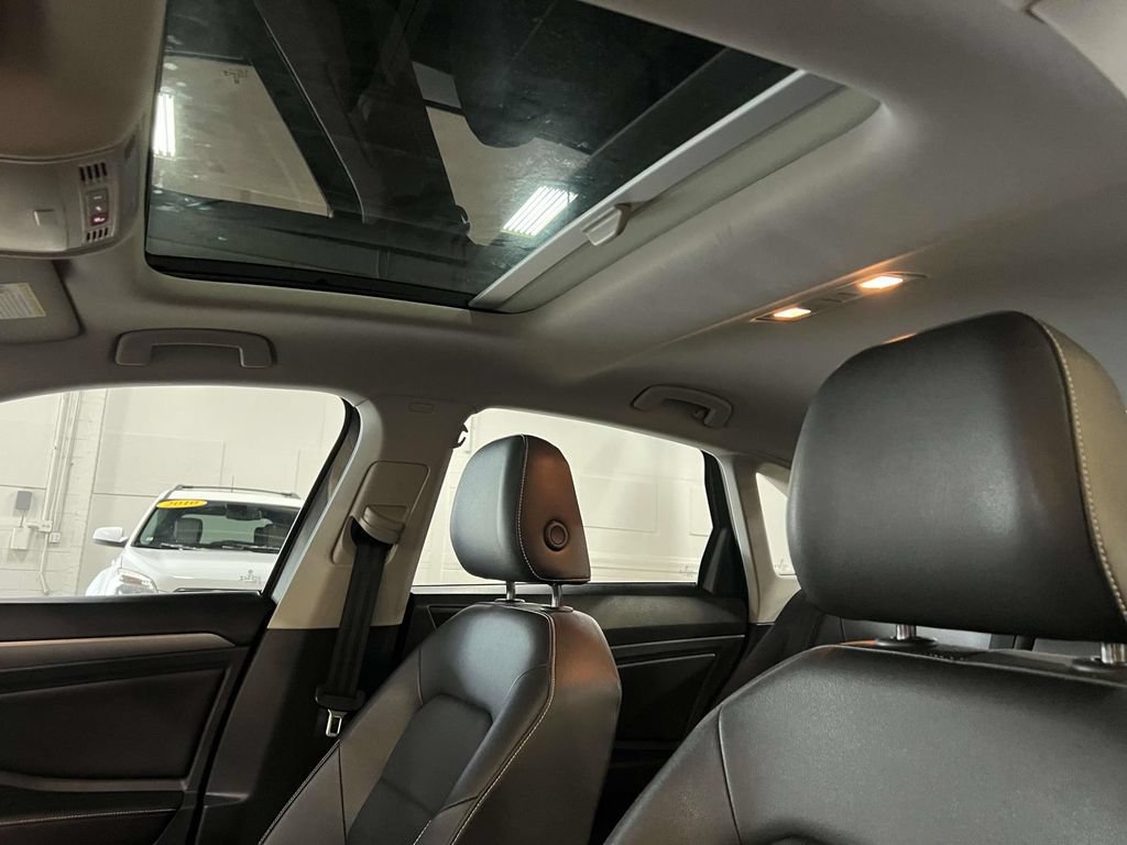 Used 2024 Volkswagen Jetta SE FWD image 17