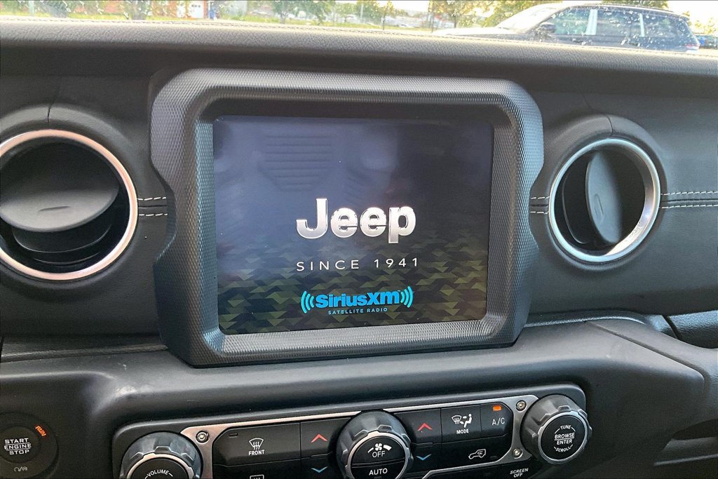 Used 2023 Jeep Wrangler Unlimited Sahara AWD/4WD image 31