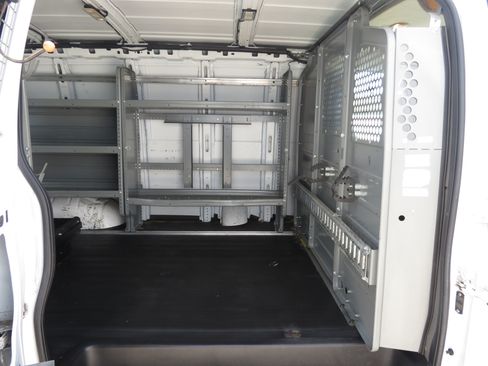 Used 2015 Chevrolet Express 2500 RWD image 27