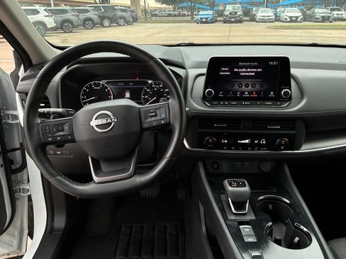 Used 2025 Nissan Rogue SV FWD image 13