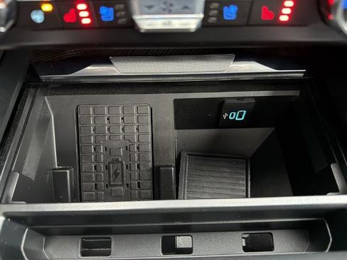 Certified 2025 Ford F350 Platinum image 28