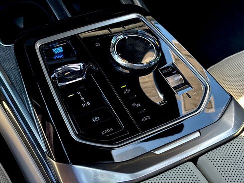 Used 2024 BMW i7 xDrive60 image 17