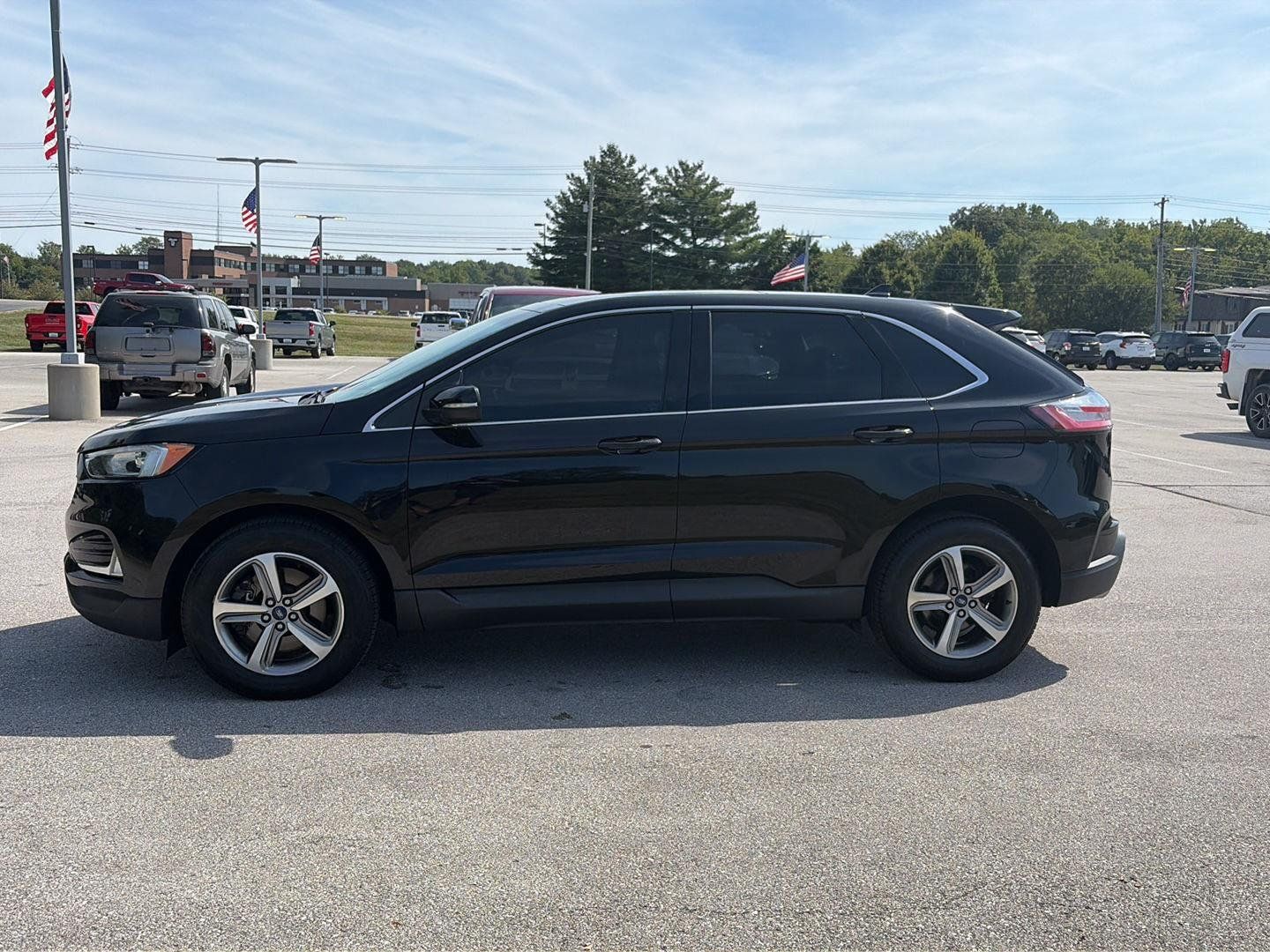 Used 2019 Ford Edge SEL w/ Equipment Group 201A AWD/4WD image 2
