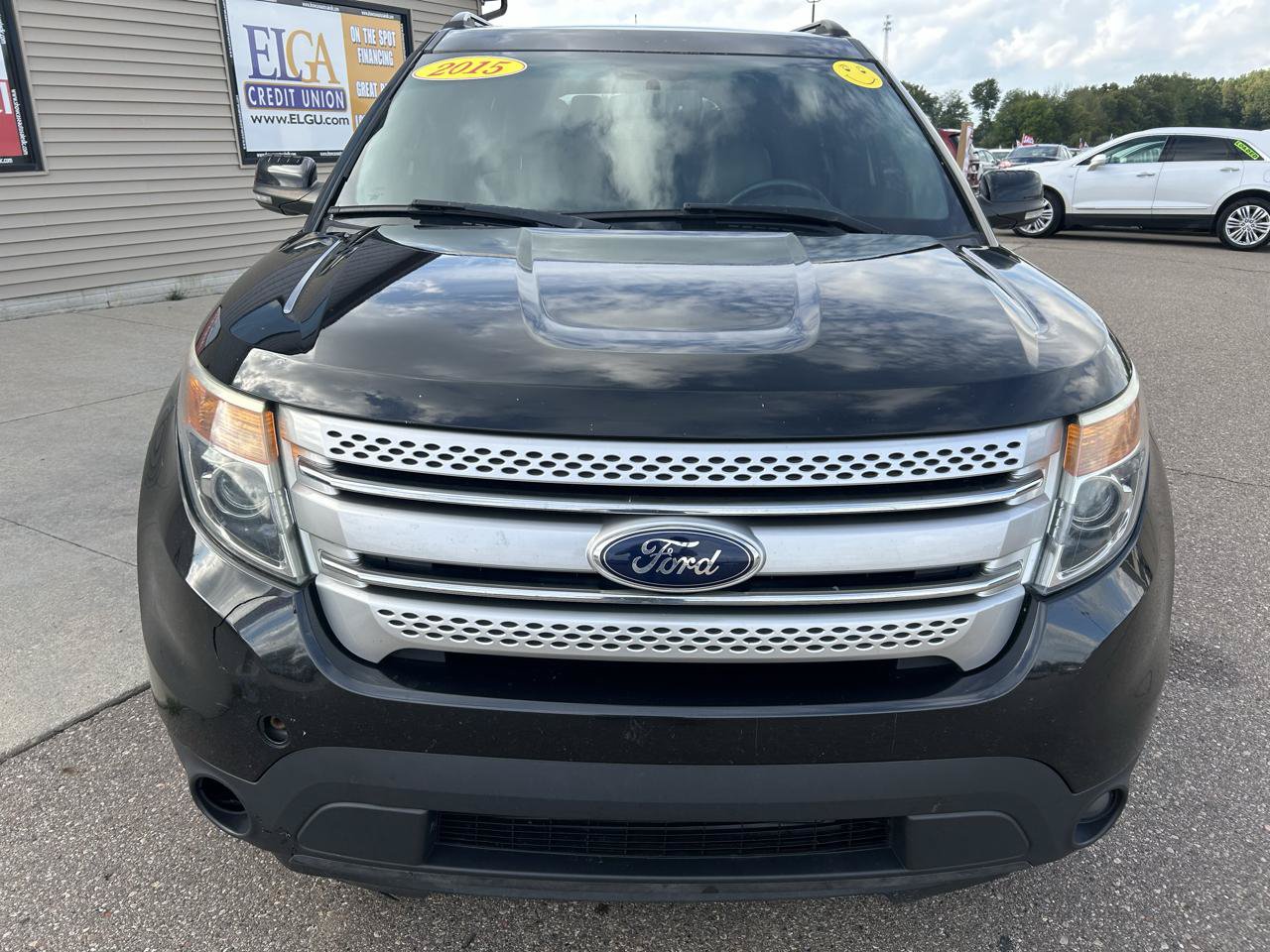 Used 2015 Ford Explorer XLT w/ Equipment Group 202A AWD/4WD image 2
