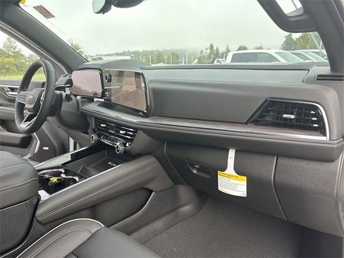 New 2025 Chevrolet Suburban Premier image 30