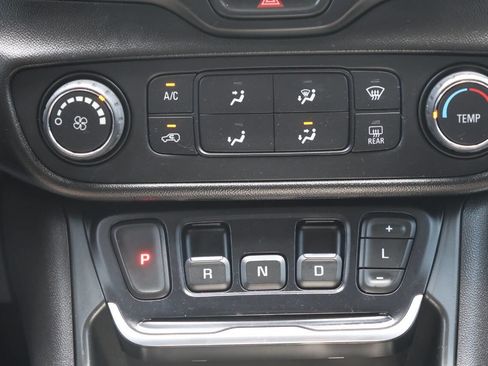 Used 2019 GMC Terrain SLE image 21