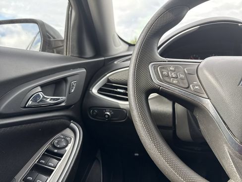 Used 2023 Chevrolet Malibu LT FWD image 16