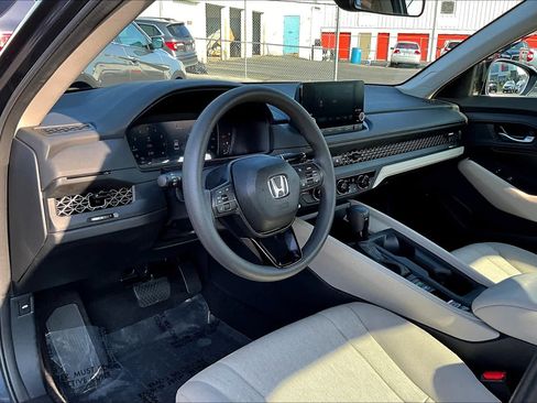 Used 2023 Honda Accord LX image 17