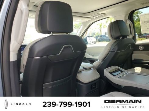 New 2026 Lincoln Navigator L Reserve AWD/4WD image 21