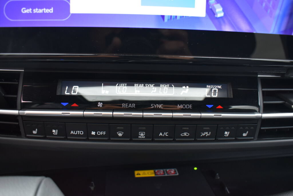 Certified 2025 Toyota Sienna Platinum AWD/4WD image 12