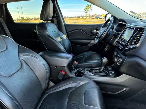 Used 2019 Jeep Cherokee Limited w/ Technology Group image 25