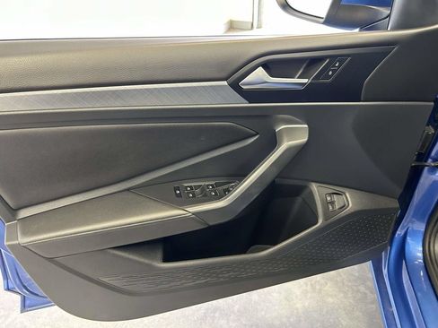 Used 2024 Volkswagen Jetta SE FWD image 17
