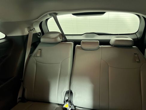 Used 2025 Toyota Sienna XLE image 29