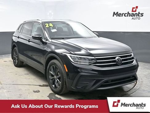 Used 2024 Volkswagen Tiguan SE image 1