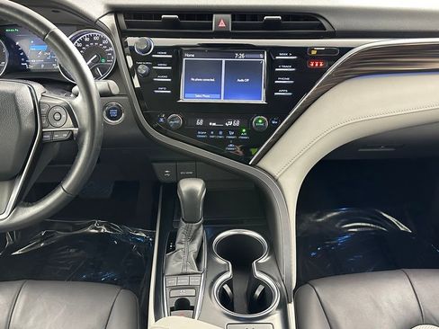 Used 2018 Toyota Camry XLE image 22