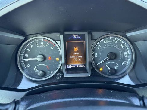 Used 2021 Toyota Tacoma TRD Sport AWD/4WD image 37