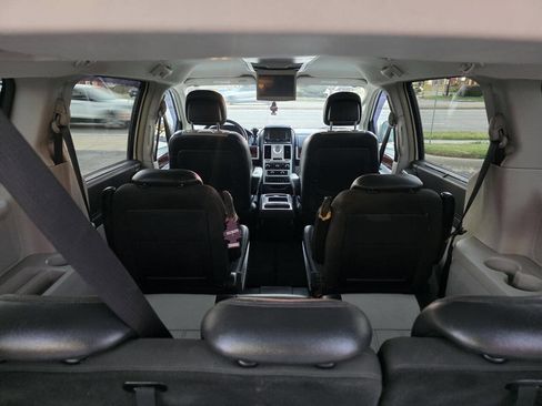 Used 2010 Chrysler Town & Country Touring Plus image 23