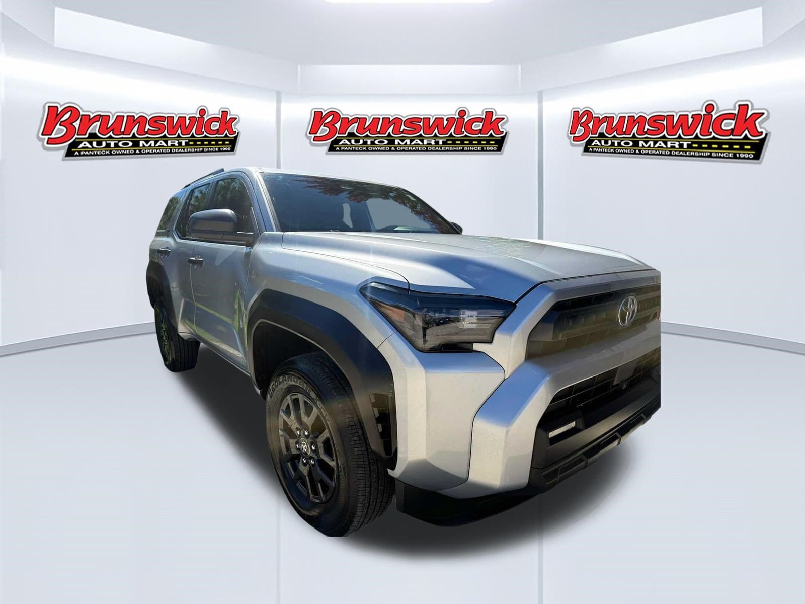 Used 2025 Toyota 4Runner SR5 AWD/4WD image 10