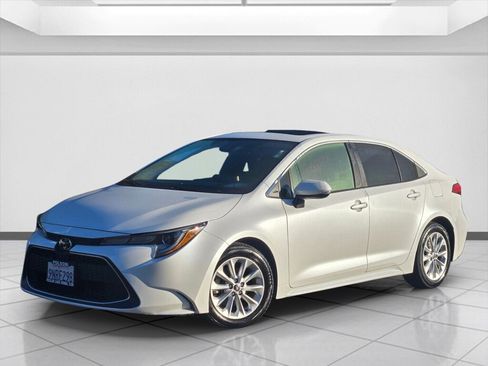 Used 2022 Toyota Corolla XLE image 9
