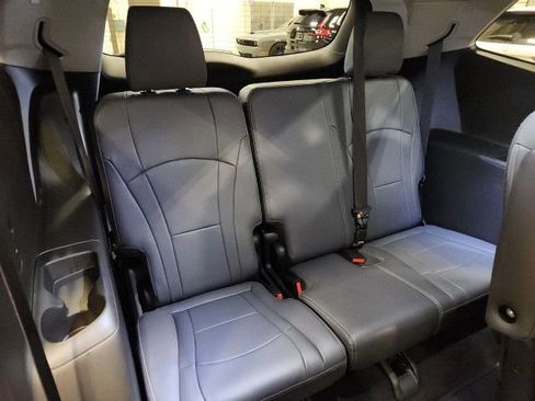 Used 2018 Buick Enclave Essence image 30