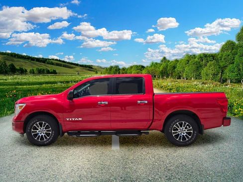 Used 2021 Nissan Titan SV w/ SV Convenience Package RWD image 3
