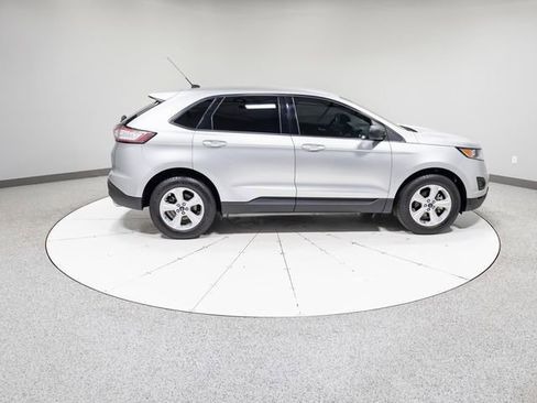 Used 2018 Ford Edge SE image 26
