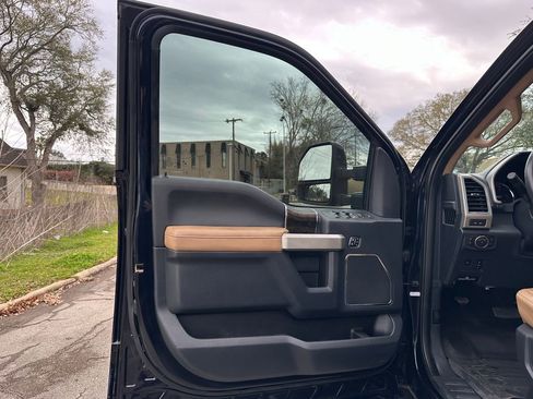 Certified 2022 Ford F250 Lariat w/ Lariat Ultimate Package image 24