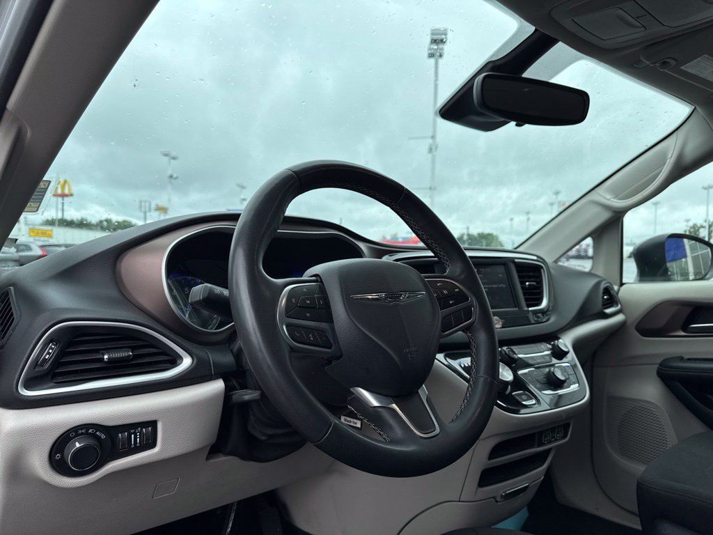 Used 2024 Chrysler Voyager LX FWD image 10