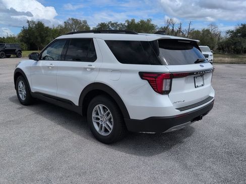 New 2026 Ford Explorer Active w/ Active Comfort Package RWD image 5