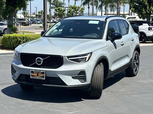 New 2026 Volvo XC40 B5 Core w/ Climate Package image 3