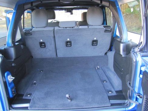 Used 2024 Jeep Wrangler Unlimited image 19