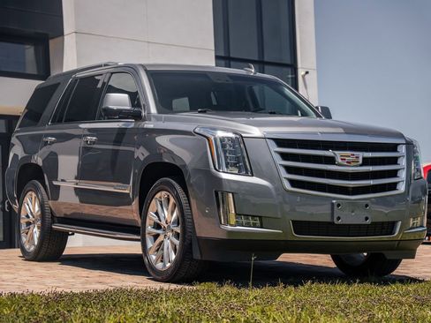 Used 2018 Cadillac Escalade Luxury AWD/4WD image 7